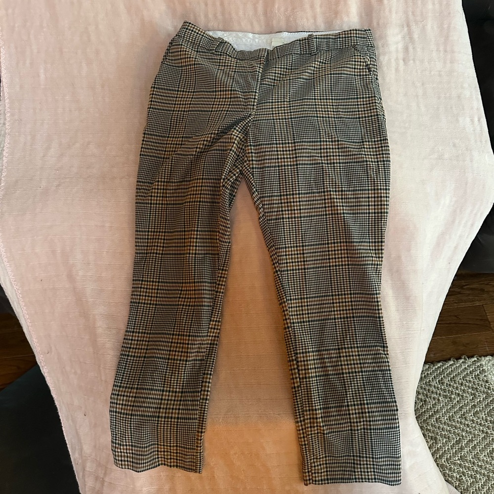 Super cute cigarette trousers.